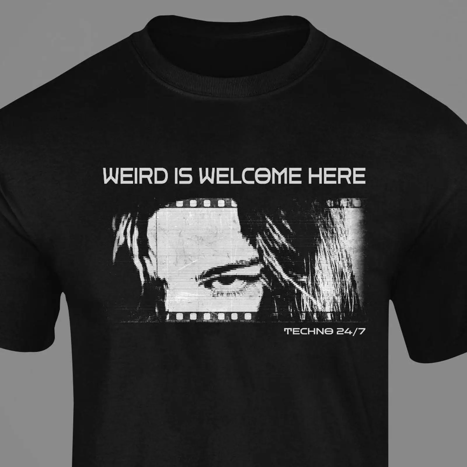 Weird is Welcome Here T-Shirt  – Vintage Fashion Berlin Bewertung und Preis